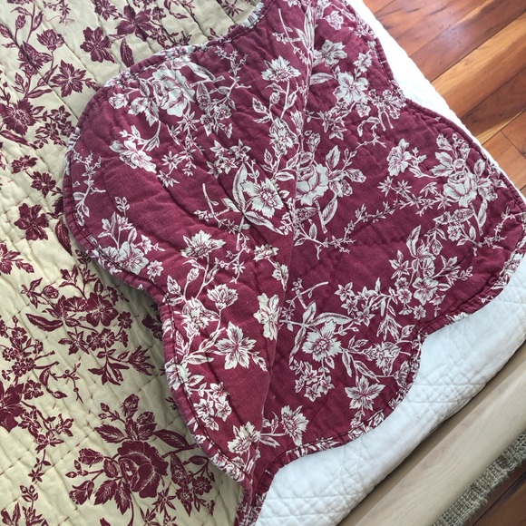EUC Burgundy Floral Design Quilt - Throw - Reversible with Channel Stitching - Picture 9 of 14